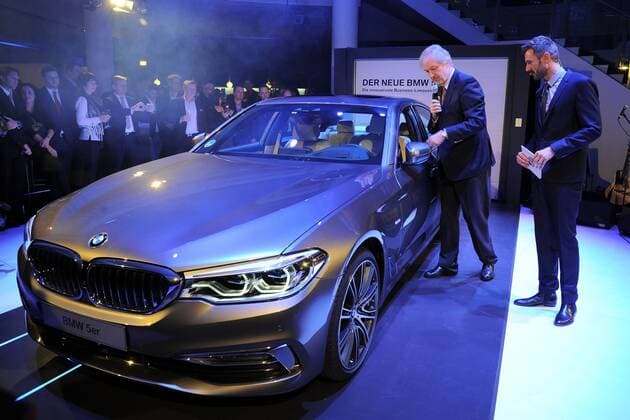 Jochen Schropp und die neue 5.er BMW, Limousine Exclusive Premiere des neuen BMW 540i Limousine im BMW Haus am Kurfuestendamm in Berlin am 01.02.2017
