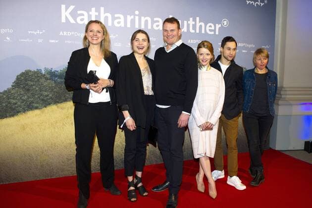 Julia von Heinz, Mala Emde, Devid Striesow, Karoline Schuch, Ludwig Trepte und Daniela Knapp bei der Premiere des Fernsehfilms Katharina Luther in der Französischen Friedrichstadtkirche. Berlin, 01.02.2017 Foto:xC.xBehringx xFuturexImage