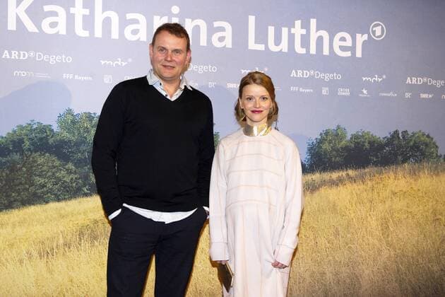 Devid Striesow und Karoline Schuch bei der Premiere des Fernsehfilms Katharina Luther in der Französischen Friedrichstadtkirche. Berlin, 01.02.2017 Foto:xC.xBehringx xFuturexImage