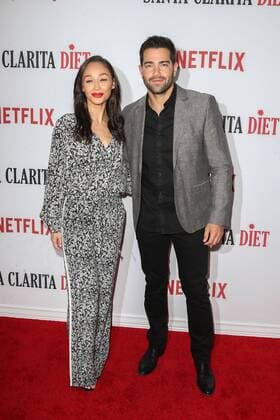 Cara Santana und Jesse Metcalfe bei der Santa Clarita Diet (Netflix) Serien Premiere am 1.02.2017 in Los Angeles Netflix s Santa Clarita Diet TV Series Los Angeles Premiere, 2017 