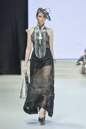 (170202) -- JAKARTA, Feb. 2, 2017 -- A model presents a creation by designer Yoyo Prasetyo on the second day of Indonesia Fashion Week 2017 in Jakarta, Indonesia, Feb. 2, 2017. Indonesia Fashion Week 2017 is held from Feb. 1 to 5. ) (zxj) INDONESIA-JAKARTA-INDONESIA FASHION WEEK 2017 VerixSanovri 