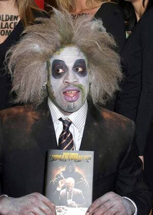Nov. 10, 2005 - New York, New York, U.S. - K45879PSC .DENNIS RODMAN SIGNING COPIES OF HIS BOOK I SHOULD BE DEAD BY NOW AT BORDERS NEW YORK New York 11-10-2005. - 2005. - ZUMAsb3_ 20051110_gaf_sb3_025 Copyright: xPaulxSchmulbachx