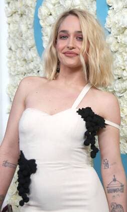 February 2, 2017 - New York, New York, U.S. - JEMIMA KIRKE attends the New York premiere of the sixth and final season of Girls on HBO.February 2, 2017.Alice Tully Hall, Lincoln Center, NYC.Photos by , Photos Inc.2017 New York U.S. - ZUMAms4_ 20170202_zaf_ms4_002 Copyright: xSoniaxMoskowitzx