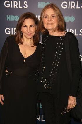 Berühmte Feministinnen, Gloria Steinem February 2, 2017 - New York, New York, U.S. - KATHY NAJIMY, GLORIA STEINEM attend the New York premiere of the sixth and final season of Girls on HBO.February 2, 2017.Alice Tully Hall, Lincoln Center, NYC.Photos by , Photos Inc.2017 New York U.S. - ZUMAms4_ 20170202_zaf_ms4_066 Copyright: xSoniaxMoskowitzx