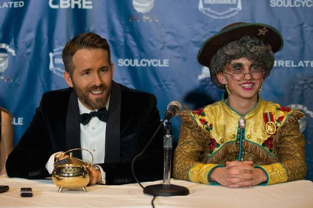 Actor Ryan Reynolds (L) answers questions from reporters with Harvard student Dan Milaschewski in costume to his right after Reynolds was awarded the Harvard University Hasty Pudding Theatricals 2017 Man of the Year inside Farkas Hall in Cambridge, Massachusetts on February 3, 2017.  BOS20170203001 MATTHEWxHEALEY