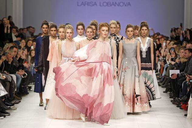 February 4, 2017 - Kiev, Ukraine - A model presents a creation by Ukrainian designer LARISA LOBANOVA, during the Ukrainian Fashion Week in Kiev, Ukraine, on 04 February 2017. The fashion event presents Fall Winter 2017 18 collections by Ukrainian and International designers,from 4 to 8 February. Kiev Ukraine - ZUMAg194 20170204_zap_g194_024 Copyright: xSergxGlovnyx