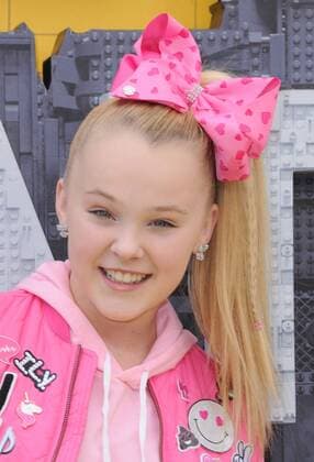 February 4, 2017 - Westwood, CA, United States - 04 February 2017 - Westwood, California - JoJo Siwa. Premiere of Warner Bros. Pictures The LEGO Batman Movie held at the Regency Village Theater. Photo Credit: AdMedia Westwood United States - ZUMAa123 20170204_zaa_a123_423 Copyright: xBirdiexThompsonx