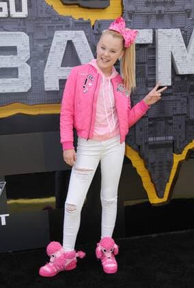 February 4, 2017 - Westwood, CA, United States - 04 February 2017 - Westwood, California - JoJo Siwa. Premiere of Warner Bros. Pictures The LEGO Batman Movie held at the Regency Village Theater. Photo Credit: AdMedia Westwood United States - ZUMAa123 20170204_zaa_a123_422 Copyright: xBirdiexThompsonx