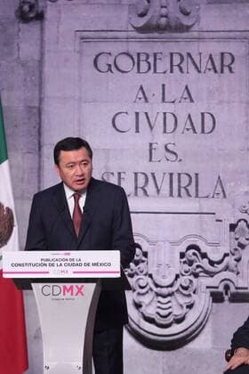 Mexico City s Secretary of Government Miguel Angel Osorio Chong speaks during the promulgation of the first Constitution of the capital in Mexico City, Mexico, 5 February 2017. EFE Sashenka Gutierrez PRESENTATION OF MEXICO CITY S FIRST CONSTITUTION !ACHTUNG: NUR REDAKTIONELLE NUTZUNG!  MEX001 20170205-636219180733814890