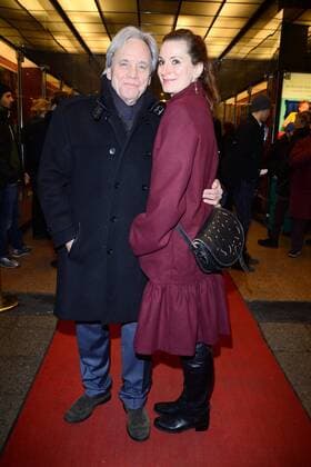 Gerhard Kaempfe, Ehefrau Nadine Schori Ankunft zur Premiere Im Sommer wohnt er unten in der Komoedie am Kudamm in Berlin am 05.02.2017