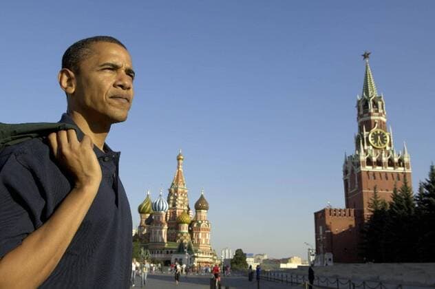 Aug. 25, 2005 - U.S. - KRT WORLD NEWS STORY SLUGGED: OBAMA KRT PHOTOGRAPH BY PETE SOUZA CHICAGO TRIBUNE (September 28) Sen. Barack Obama (D-IL), looks toward the Kremlin during a tour of Red Square, August 25, 2005, on his visit to Moscow, Russia. St. Basil s Cathedral is in the background. (lj) 2005 (Diversity) - ZUMAm67_ 20050825_baf_m67_074 Copyright: xChicagoxTribunex