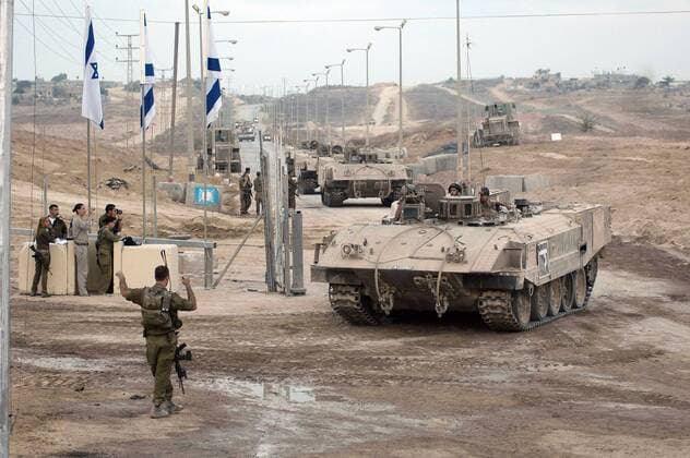 Sep 11, 2005; Gaza, ISRAEL; IDF forces completed the pullout from the Gaza strip early Monday, withdrawing from Gush Katif through the Kissufim roadblock, bringing to an end 38 years of Israeli control in the area. . - ZUMAg45_ 20050911_mar_g45_107 Copyright: xEddiexGeraldx