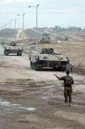 Sep 11, 2005; Gaza, ISRAEL; IDF forces completed the pullout from the Gaza strip early Monday, withdrawing from Gush Katif through the Kissufim roadblock, bringing to an end 38 years of Israeli control in the area. . - ZUMAg45_ 20050911_mar_g45_109 Copyright: xEddiexGeraldx