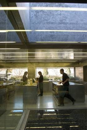 Architektur von RCR Arquitectes Sep 12, 2005; Olot, Catalonia, SPAIN; The modern kitchen at Les Cols restaurant designed by local architect firm run RCR Arquitectos. Catalonia chef Fina Puigdevall hired local designers to transform a thirteenth-century farmhouse in Les Cols ( the cauliflowers ) into a sleek restaurant, with free-range chickens roaming in the backyard. Mandatory  - ZUMAt77_ 20050912_mar_t77_198 Copyright: xBjornxGottlicher TCSx