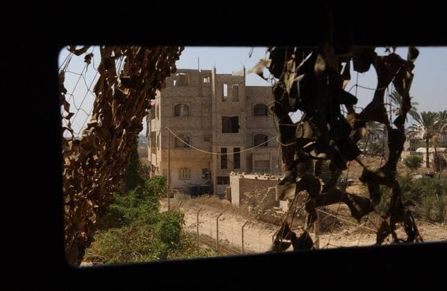 Aug. 11, 2005 - U.S. - KRT WORLD NEWS STORY SLUGGED: MIDEAST-LAND KRT PHOTOGRAPH BY YOSSI ZAMIR FLASH 90 (ISRAEL OUT) (August 11) A view from an IDF lookout tower of a Palestinian house, known to soldiers as the Snipers House , just outside of the Gaza Strip settlement of Kfar Darom. (lde) 2005 - ZUMAm67_ 20050811_baf_m67_029 Copyright: xYossixZamirx
