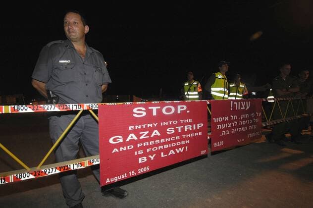 Aug 15, 2005; Gaza Strip, ISRAEL; Israel Defense Forces troops sealed off the main entrance to Gush Katif settlements at midnight Sunday, marking the start of the withdrawal from Gaza.. - ZUMAg45_ 20050815_mkh_g45_151 Copyright: xEddiexGeraldx