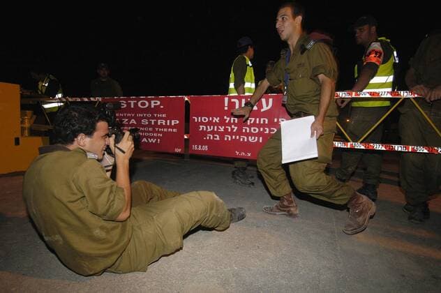 Aug 15, 2005; Gaza Strip, ISRAEL; Israel Defense Forces troops sealed off the main entrance to Gush Katif settlements at midnight Sunday, marking the start of the withdrawal from Gaza.. - ZUMAg45_ 20050815_mkh_g45_152 Copyright: xEddiexGeraldx