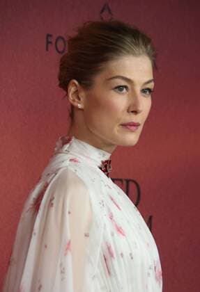 February 6, 2017 - New York, New York, U.S. - ROSAMUND PIKE attends the World Premier of Fox Searchlight s A United Kingdom .The Paris Theater, NYC.February 6, 2017.Photos by , Photos Inc.2017 New York U.S. - ZUMAms4_ 20170206_zaf_ms4_003 Copyright: xSoniaxMoskowitzx