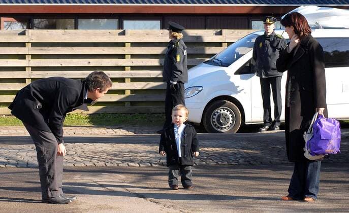 Oct. 5, 2005 - Fredensborg, Denmark - K52346.001905.CROWN PRINCE FREDERIK, PRINCESS MARY AND PRINCE CHRISTIAN OF DENMARK .Prince Christian Of Denmark s First Day At Nursery-Arrival-Dronning Louises BÂ¿rnehus, Fredensborg, Denmark. 03-27-2007. RICARDO RAMIREZ- - ZUMAg49_ 20051005_gaf_g49_177 Copyright: xRicardoxRamirezx