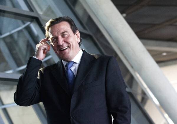 Oct 05, 2005 - Berlin, GERMANY - Germany faces its first coalition government of Social Democrats and Christian Democrats since 1969 after Chancellor GERHARD SCHROEDER and opposition leader Angela Merkel held constructive talks to overcome an election stalemate. Schroeder and Merkel agreed a new round of talks on Oct. 5 after meeting for exploratory discussions. - ZUMAkg1_ 20051005_olc_k98_707 Copyright: xJochenxZickx