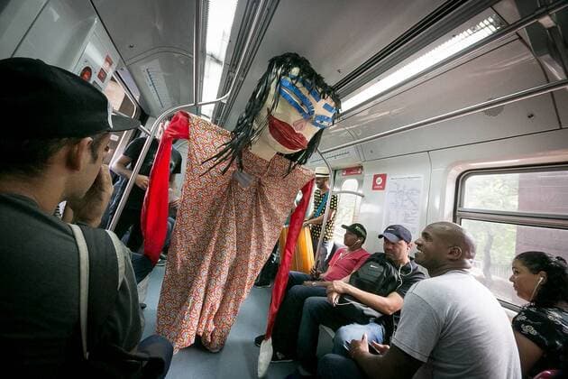 Karneval in Brasilien: Band spielt in Zug traditionelle Karnevalsmusik February 7, 2017 - Sao Paulo, Brazil - A group of people play traditional carnival music by train. The carnival has already begun in CPTM and on Tuesday, February 7, the famous marches will change the routine of the users of four stations that will receive the itinerant group Richard and Band. The presentations announce the Touristic Express of Marchinhas, that will leave of the Station of Luz with destination to the city of Mogi das Cruzes Sao Paulo Brazil - ZUMAo70_ 20170207_zap_o70_002 Copyright: xDarioxOliveirax