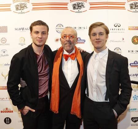 Laudator Jannik Schuemann, Leonhard Mueller, Louis Hofmann (Preistraeger Kategorie: Shooting-Star 2017) bei Verleihung ASKANIA Award 2017 im Ellington Hotel Berlin.