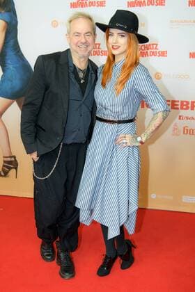 Cineplex Helmut Zerlett mit seiner Tochter Jana Naima auf dem roten Teppich bei der Premierenfeier von Schatz nimm du sie am 07.02.2017 im Cineplex in Koeln, Copyright: xSchülerx xEibner-Pressefotox EP_jse
