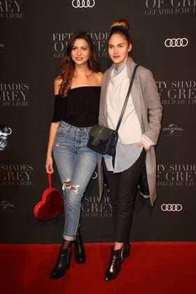Fata Hasanovic und Elena Carriere bei der Fifty Shades of Grey - Gefährliche Liebe Film Premiere am 7.02.2017 in Hamburg Fifty Shades of Grey- Gefaehrliche Liebe Filmpremiere in Hamburg, 2017 