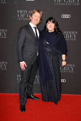 E. L. James und ihr Ehemann Niall Leonard bei der Fifty Shades of Grey - Gefährliche Liebe Film Premiere am 7.02.2017 in Hamburg Fifty Shades of Grey- Gefaehrliche Liebe Filmpremiere in Hamburg, 2017 