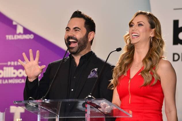 Hosts Enrique Santos (L) and Jessica Carrillo (R) speak at the Billboard Awards to Latin Music Nominations Ceremony, in Miami, Florida, USA, 07 February 2017. The awards will be celebrated in 27 April 2017. Nominaciones a los Premios Billboard de la Música Latina !ACHTUNG: NUR REDAKTIONELLE NUTZUNG!  Copyright: xGIORGIOxVIERAx SHM58 20170208-636221213938311168