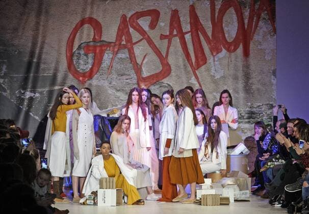 February 7, 2017 - Kiev, Ukraine - Models present creations by Ukrainian designer ELVIRA GASANOVA , during the Ukrainian Fashion Week in Kiev, Ukraine, on 07 February 2017. The fashion event presents Fall Winter 2017 18 collections by Ukrainian and International designers from 4 to 8 February. Kiev Ukraine - ZUMAg194 20170207_zap_g194_028 Copyright: xSergxGlovnyx