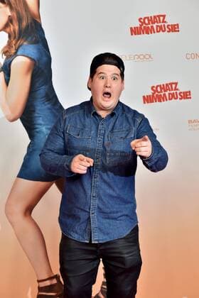 Comedian Chris Tall posiert am 07.02.2017 in Köln bei der Premiere des Films Schatz nimm Du sie .