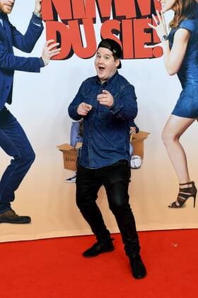 Comedian Chris Tall posiert am 07.02.2017 in Köln bei der Premiere des Films Schatz nimm Du sie .