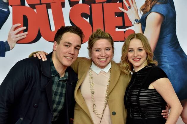 Jan van Weyde, Caroline Frier und Jasmin Schwiers , l-r, posieren am 07.02.2017 in Köln bei der Premiere des Films Schatz nimm Du sie .