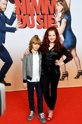 Arsseni Bultmann und Arina Prokofyeva posieren am 07.02.2017 in Köln bei der Premiere des Films Schatz nimm Du sie .