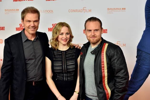 Regisseur Sven Unterwaldt, l-r, Schauspieler Jasmin Schwiers und Axel Stein , und posiert am 07.02.2017 in Köln bei der Premiere des Films Schatz nimm Du sie .