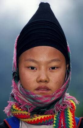 IMAGO Cultures of the world, Schwarze Hmong in Nordvietnam Jun 10, 2005; Patan, VIETNAM; A girl from the White Hmong tribe, near Patan in the northern highlands. The Hmong are split into sub-groups: the Flower or Variegated Hmong, the White Hmong, Black Hmong, Green Hmong and Red Hmong. All names refer to the colours of their dress. Mandatory  - ZUMAt77_ 20050610_mar_t77_329 Copyright: xFlorisxLeeuwenberg TCSx
