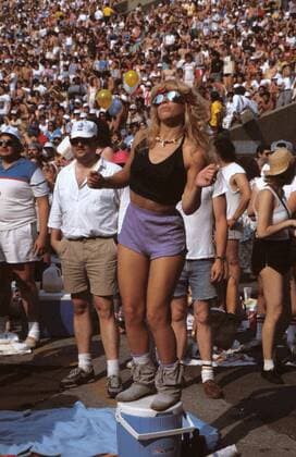 June 16, 2005 - A0303.LIVE AID CONCERT 1985.PHILADELPHIA VETERAN S STADIUM. FRED DEVANN- CROWDS - ZUMAg49_ 20050616_gaf_g49_027 Copyright: xFredxDevannx
