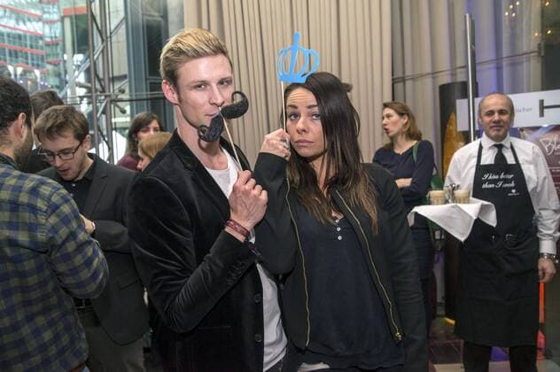 Maja Maneiro mit Begleitung beim Blaue Blume Award 2017 im Historischen Frühstückssaal im Sony Center am Potsdamer Platz. Berlin, 08.02.2017 Foto:xK.xWernerx xFuturexImage