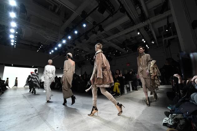 Bilder des Tages A model walks the runway at the Nicholas K fashion show at New York Fashion Week: The Shows at Gallery 2 Skylight Clarkson Sq on February 9, 2017 in New York City.  NYP20170209802 ANDREAxHANKS