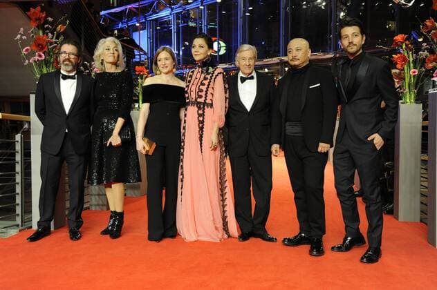 67. Berlinale - Premiere Eröffnungsfilm Django Die Internationale Jury (Regisseur Paul Verhoeven, Künstler Olafur Eliasson, Produzentin Dora Bouchoucha Fourati, Schauspielerin Maggie Gyllenhaal, Schauspielerin Julia Jentsch, Schauspieler Diego Luna, Regisseur Wang Quan an) anlässlich der Eröffnung der 67. Berlinale mit dem Film DJANGO snapshot-photography K.M.Krause