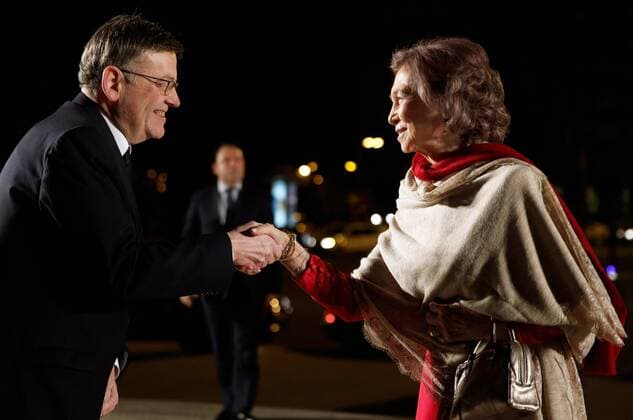 Spanish Queen Sofia (R) greets Valencia regional president Ximo Puig (L) before the opening of La Traviata with stage director of US film maker Sofia Coppola and costumes designed by Valentino at Arts Palace of Valencia, eastern of Spain on 09 February 2017. OPENING OF LA TRAVIATA WITH STAGE DIRECTOR OF US FILM MAKER SOFIA COPPOLA AND COSTUMES DESIGNED BY VALENTINO !ACHTUNG: NUR REDAKTIONELLE NUTZUNG!  Copyright: xJuanxCarlosxCardenasx 20170209-636222703317681771