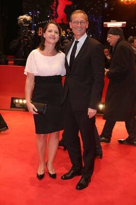 67. Berlinale - Premiere Eröffnungsfilm Django Michael Müller und seine Ehefrau Claudia bei der Eroeffnung der 67. Berlinale mit der Premiere von Django am 9.02.2017 in Berlin Berlinale 2017 Opening und Django Premiere in Berlin, 2017 