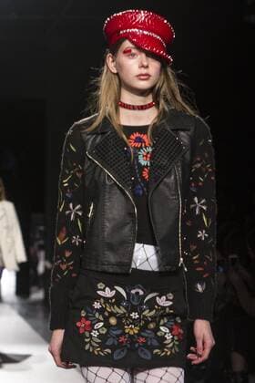 A model presents the creations of the fall-winter collection of the Spanish brand Desigual during New York Fashion Week in New York, United States, 9 February 2016. DESIGUAL PRESENTS FALL WINTER COLLECTION IN NEW YORK !ACHTUNG: NUR REDAKTIONELLE NUTZUNG!  Copyright: xMiguelxRajmilx NYC001 20170209-636222714071096757