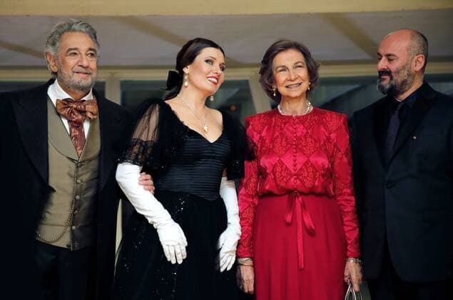 Spanish Queen Sofia (2R), tenor Placido Domingo (L), Latvian soprano Marina Rebeka (2L) and artistic director David Livermore (R) during a break of La Traviata with stage director of US film maker Sofia Coppola and costumes designed by Valentino at Arts Palace of Valencia, eastern of Spain on 09 February 2017. OPENING OF LA TRAVIATA WITH STAGE DIRECTOR OF US FILM MAKER SOFIA COPPOLA AND COSTUMES DESIGNED BY VALENTINO !ACHTUNG: NUR REDAKTIONELLE NUTZUNG!  Copyright: xJuanxCarlosxCárdenasx LKJ01 20170209-636222720208360192