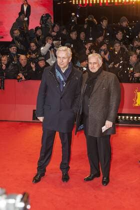 67. Berlinale - Premiere Eröffnungsfilm Django Berlinale Klaus Wowereit und Lebensgefährte 2017 Der ehemalige Bürgermeister Klaus Wowereit und sein Lebenspartner Jörn Kubicki auf der Eröffnung der Berlinale am 9.2.2017 in Berlin