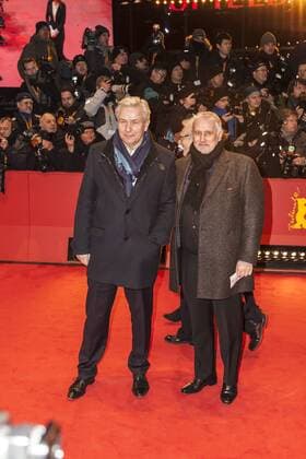 67. Berlinale - Premiere Eröffnungsfilm Django Berlinale Klaus Wowereit und Lebensgefährte 2017 Der ehemalige Bürgermeister Klaus Wowereit und sein Lebenspartner Jörn Kubicki auf der Eröffnung der Berlinale am 9.2.2017 in Berlin