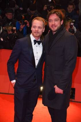 67. Berlinale - Premiere Eröffnungsfilm Django Stefan Konarske, Ronald Zehrfeld 67. Internationale Filmfestspiele Berlin (Berlinale) -Eröffnungsgala im Berlinale Palast am Potsdamer Platz in Berlin am 09.02.2017