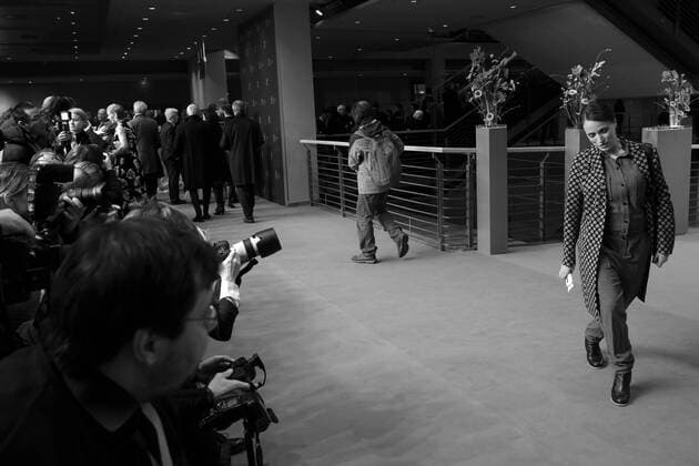 Schauspielerin Anna Thalbach und Pressefotografen anlässlich der Eröffnung der 67. Berlinale mit dem Film DJANGO 67. Internationale Filmfestspiele Berlin
