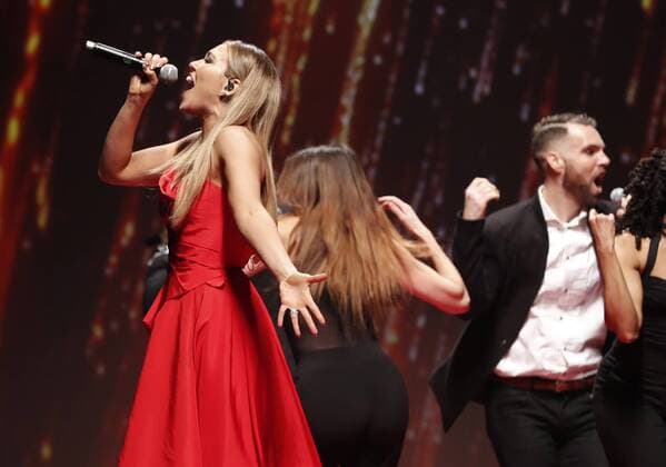 Rachel Platten performs on the runway at The American Heart Association s Go Red For Women Red Dress Collection 2017 fashion show presented by Macy s on February 9, 2017 in New York City.  NYP20170209131 JOHNxANGELILLO